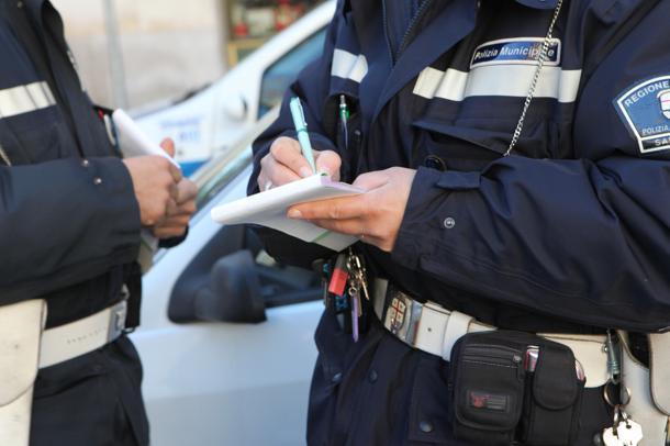 Multe stradali, la novità: come rateizzare l’importo (e senza interessi)