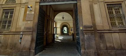 
	L'ingresso del Palazzo di Giustizia di Lucca

