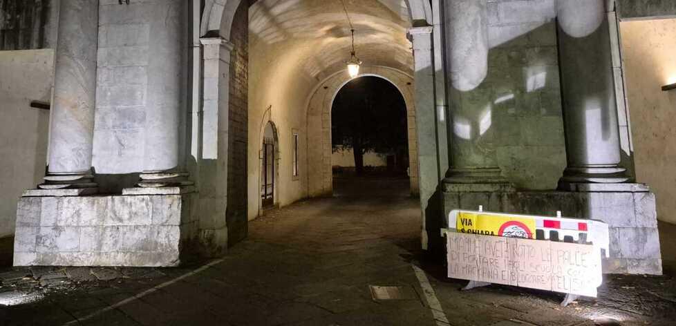 
	Il cartello

