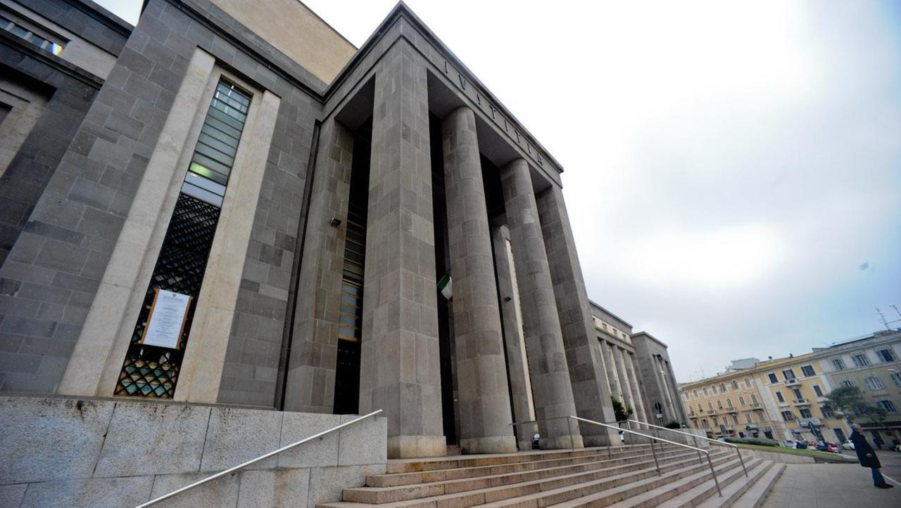 Era accusato di avere maltrattato moglie e figlia, i giudici lo assolvono in Appello