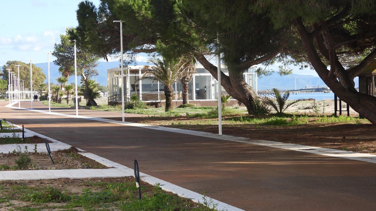 Il Comune rifà il lungomare, ma si dimentica gli allacci per le fogne