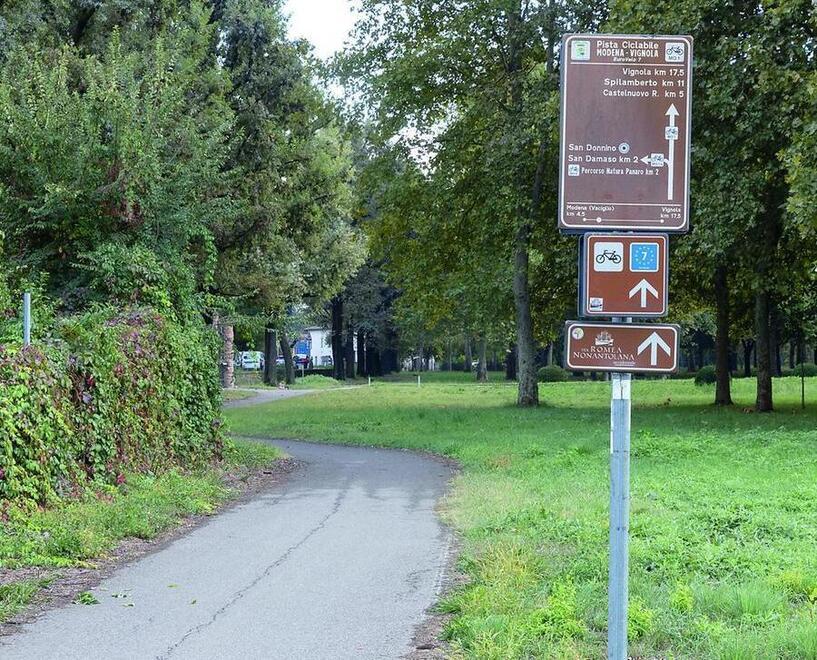 Violenze sessuali lungo le piste ciclabili a Modena. “Camminata arrabbiata” delle donne
