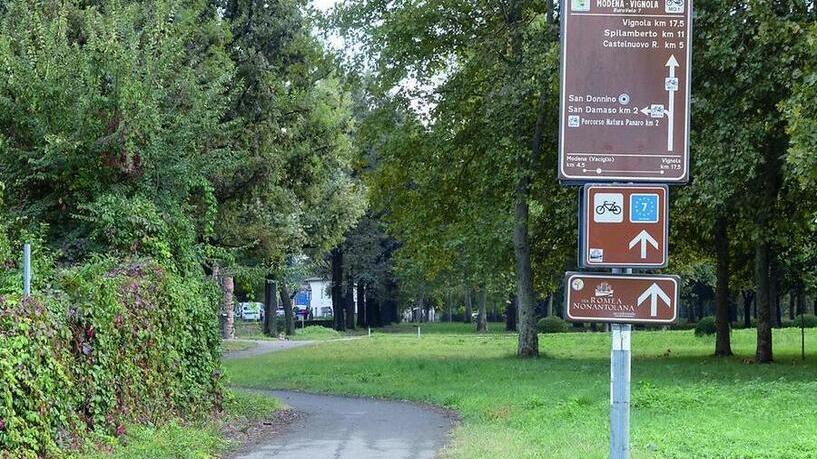 Violenze sessuali lungo le piste ciclabili a Modena. “Camminata arrabbiata” delle donne
