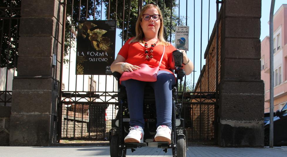 Sassari, negli ospedali mancano i sollevatori: pazienti con disabilità e anziani spostati a braccia