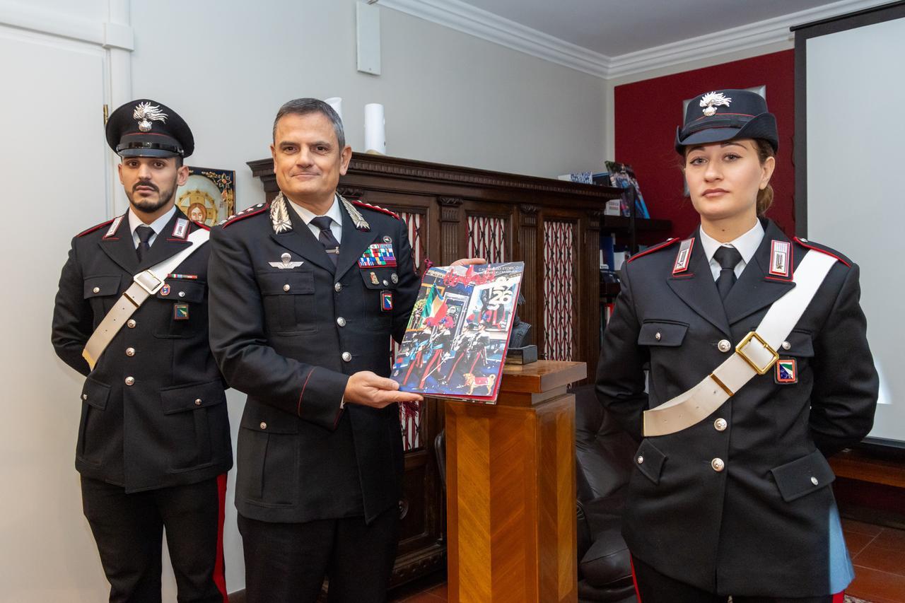 “Eroi quotidiani”, la pop art racconta i carabinieri