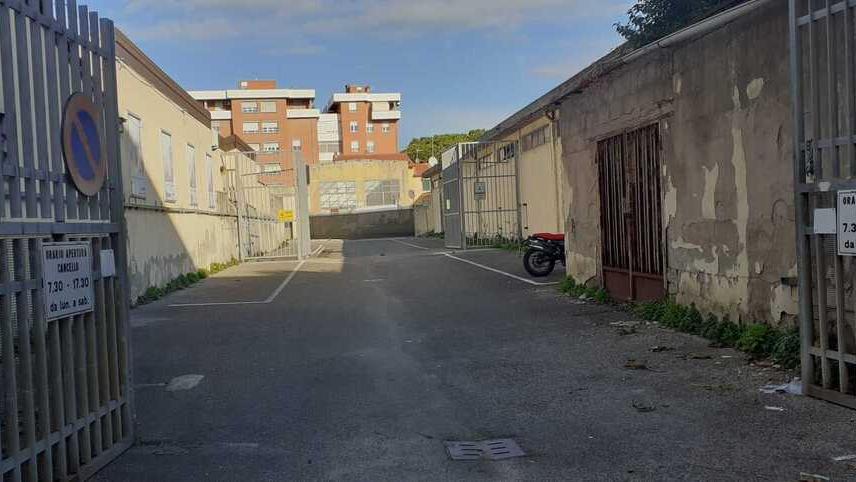 Livorno, riaperto il parcheggio di via Zola: «Gli studenti ci lascino gli scooter»<br type="_moz" />