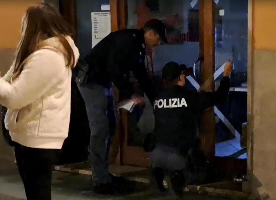 
	Sul posto gli agenti della polizia

