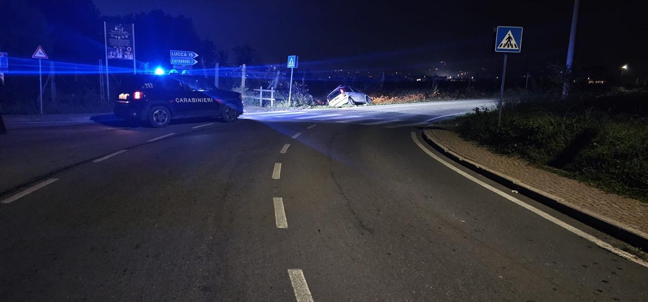 
	La Panda dei fuggitivi fuori strada dopo l'inseguimento con i carabinieri

