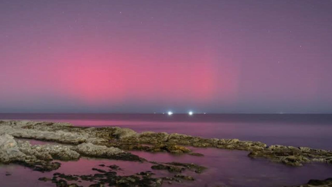 L'aurora boreale vista da Ancona (Foto da Facebook)