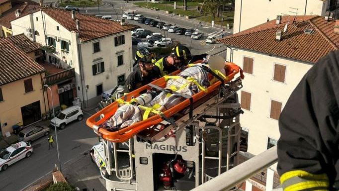 Altopascio, pensionata salvata dai vigili del fuoco