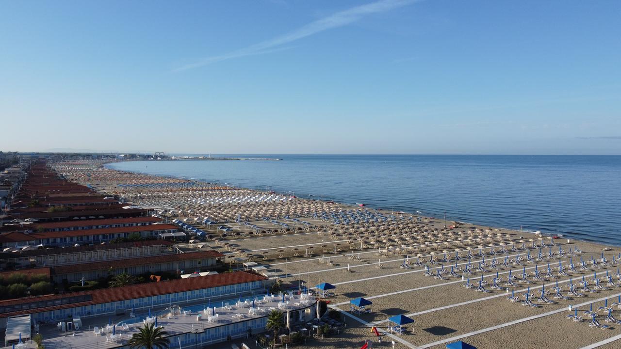Viareggio, l’Antitrust contro il Comune per le concessioni di 38 bagni: i punti contestati