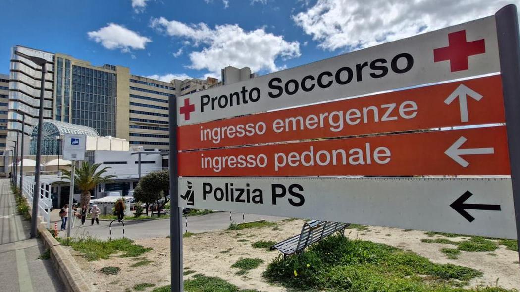 Operaio investito da una fiammata nella raffineria Saras