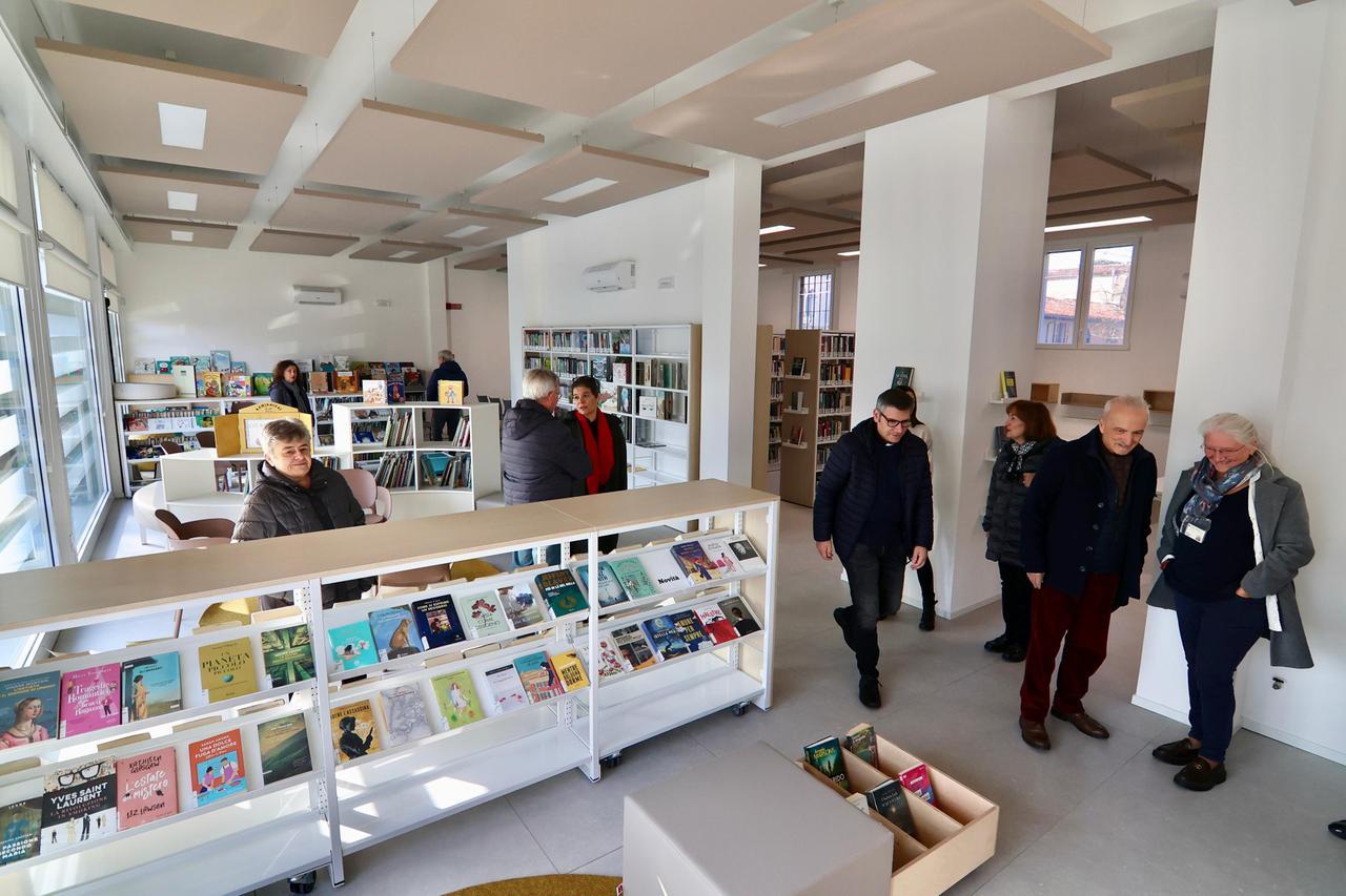 Ferrara, biblioteca Tebaldi ampliata e rinnovata. Fabbri: «Investiti 300mila euro»