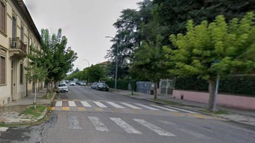 Pisa, aggredita alle spalle e poi scippata: «È solo l’ultimo caso»