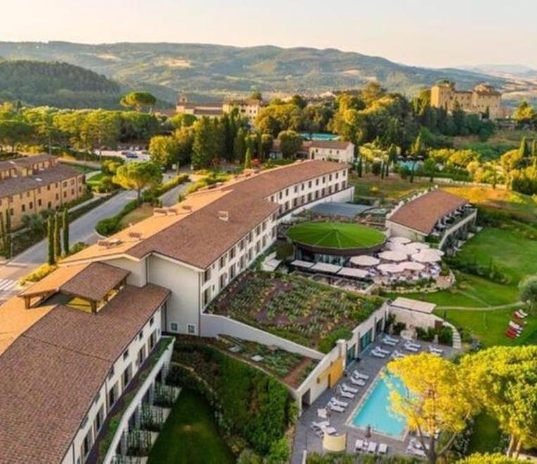 C’è la fila per lavorare a Castelfalfi: boom di candidati all’open day