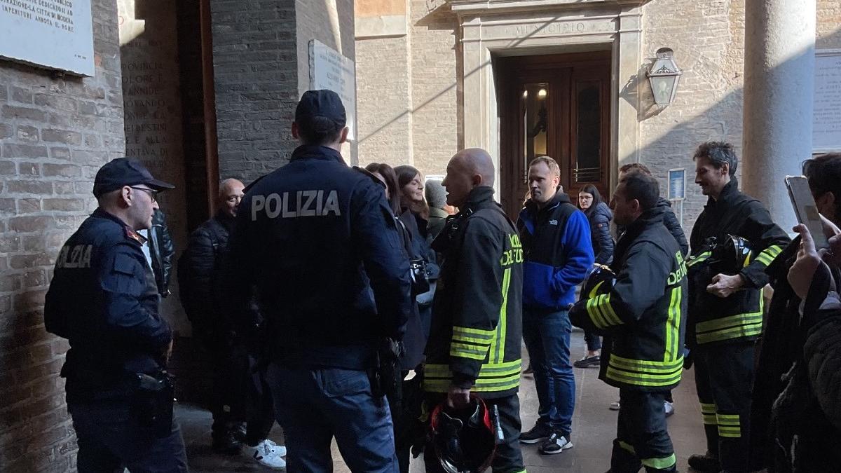 L'evacuazione del municipio