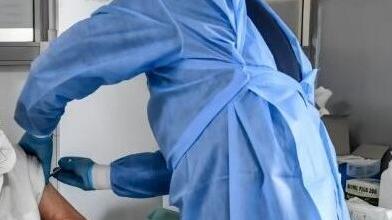 Rifiuta il vaccino anti–Covid, vigile del fuoco di Modena resta senza stipendio