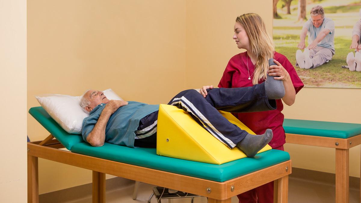 Bonus anziani, nel 2026 sale il requisito Isee e aumenta la platea: tutti i dettagli