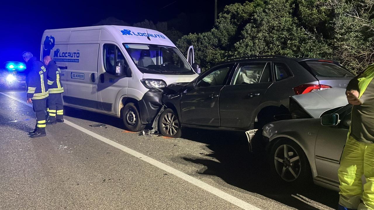 Alla guida in stato di ebbrezza: tre veicoli coinvolti in un frontale