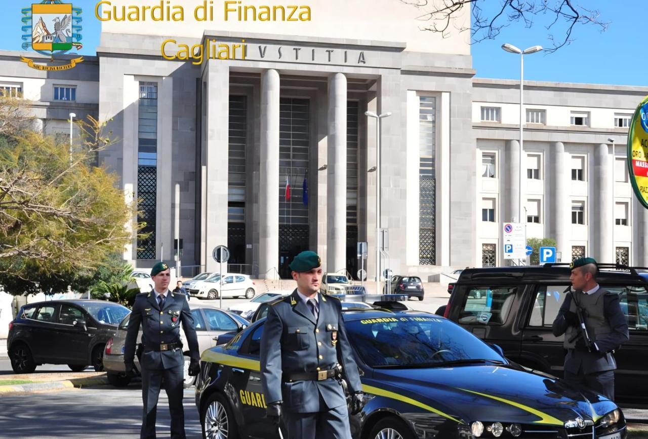 I soldi pubblici per la tutela delle coste sarde usati per viaggi privati e ville: tre arrestati