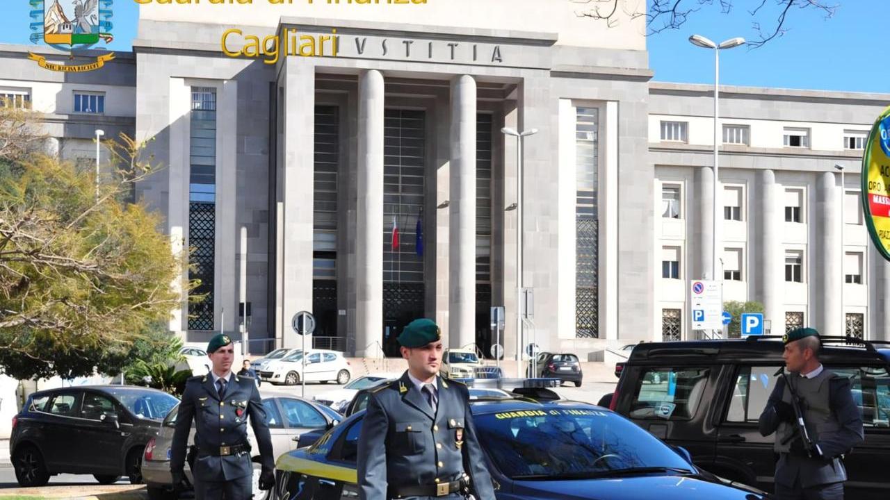 I soldi pubblici per la tutela delle coste sarde usati per viaggi privati e ville: tre arrestati