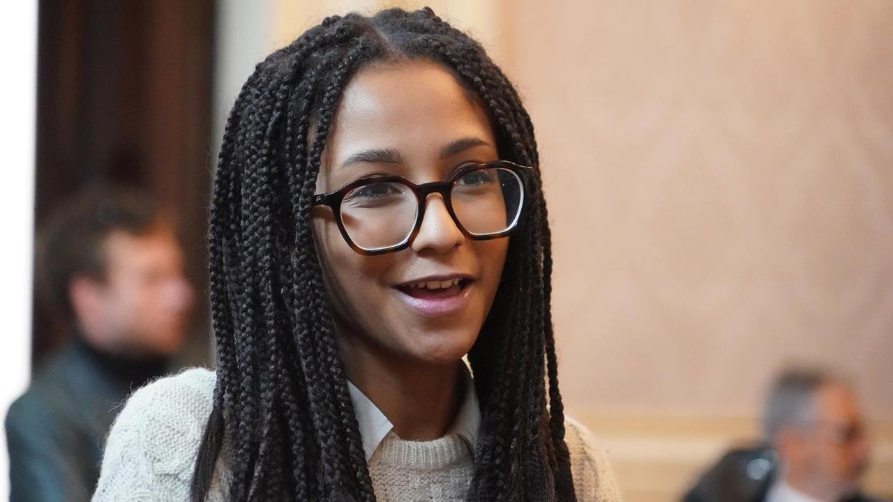 Mia Diop e il saluto in consiglio comunale: «Emozione immensa, porto Livorno con me». Ma c’è chi non applaude