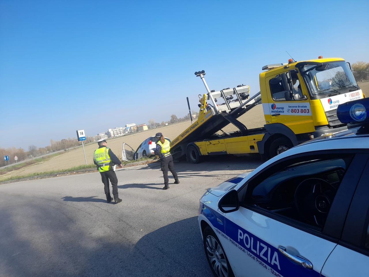 Auto fuori strada a Correggio: grave un uomo di 67 anni
