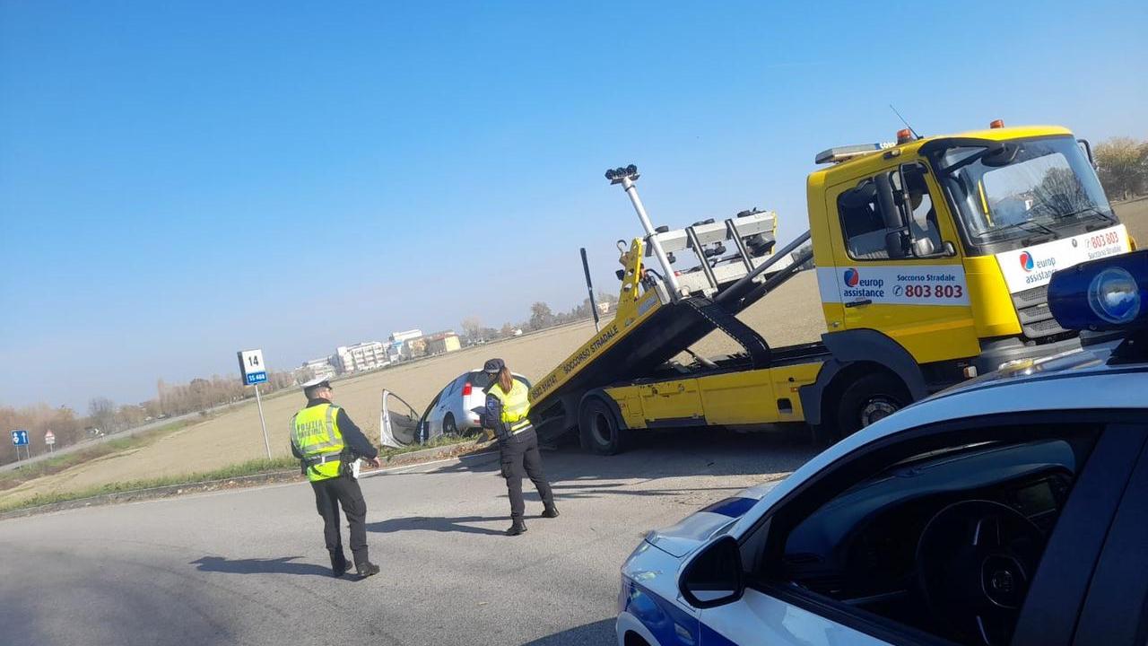 Auto fuori strada a Correggio: grave un uomo di 67 anni