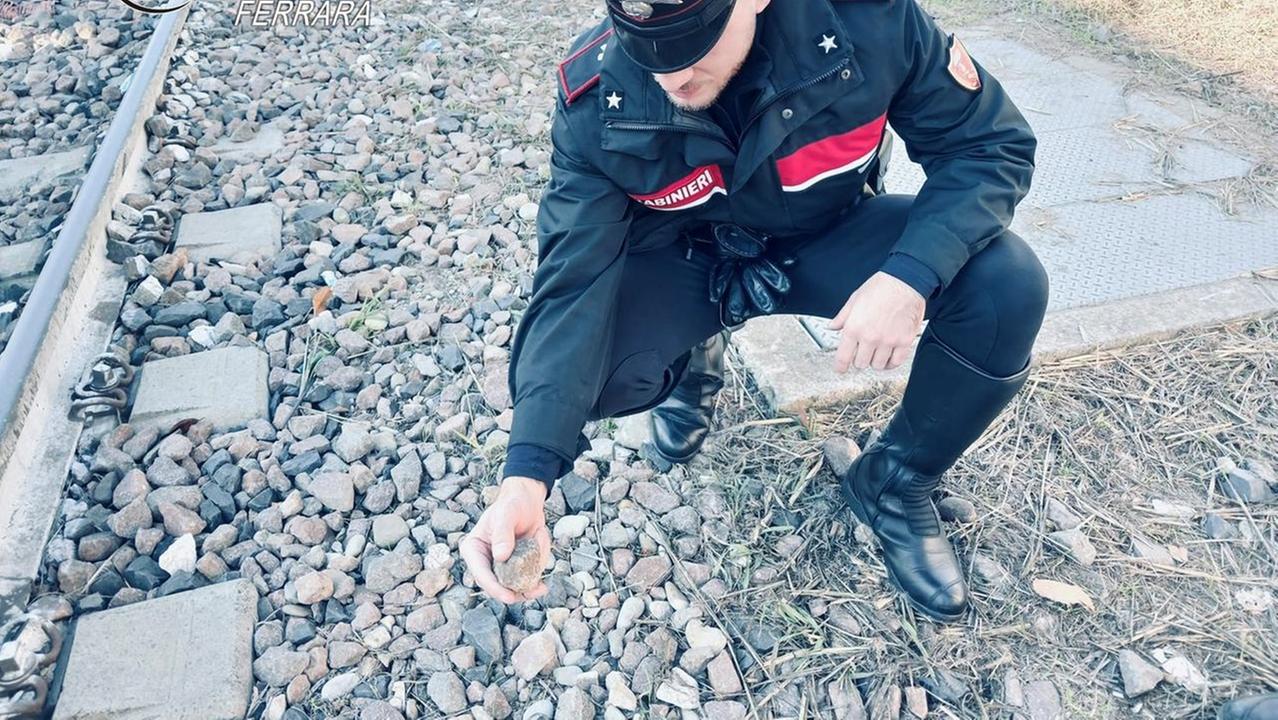 Furto in discoteca e sassate alle vittime. Rapinatori in fuga bloccati dai carabinieri