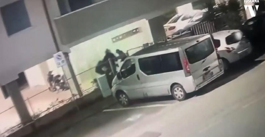 
	Un frame del video che mostra l'aggressione

