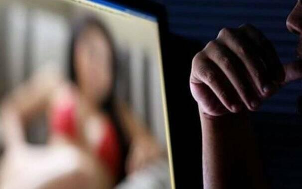 Elba, finti maghi la convincono a fare un video nuda (per riconquistare l’ex) e poi la ricattano