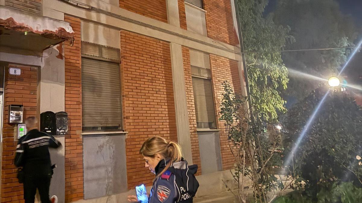 Paura a Porto Torres, cade un pezzo di cornicione e sfiora l’assessore alle Manutenzioni