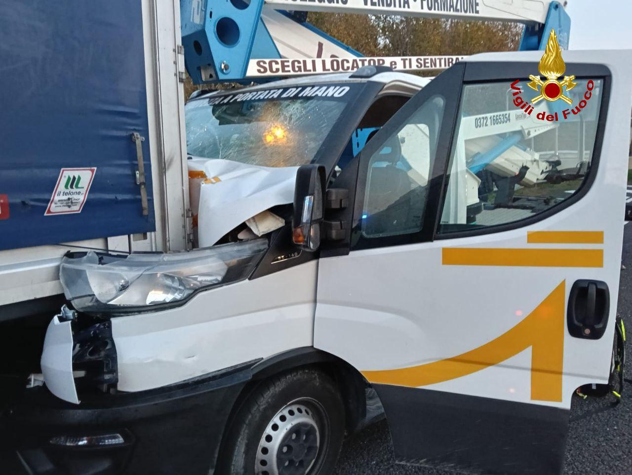 Tamponamento in A1, tre feriti: uno è grave