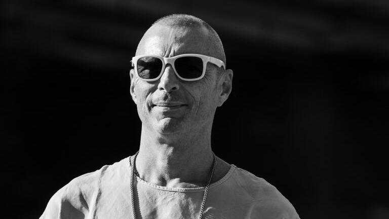 Spiava Alex Britti in casa, chi è l’ex compagna condannata