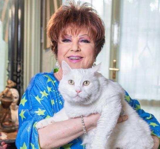 Il messaggio di Orietta Berti per la morte del suo gatto Freddy: «Voler bene agli animali è voler bene al prossimo»