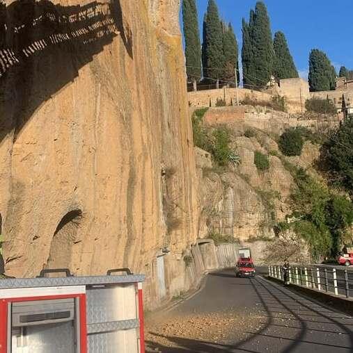 Sul posto i vigili del fuoco