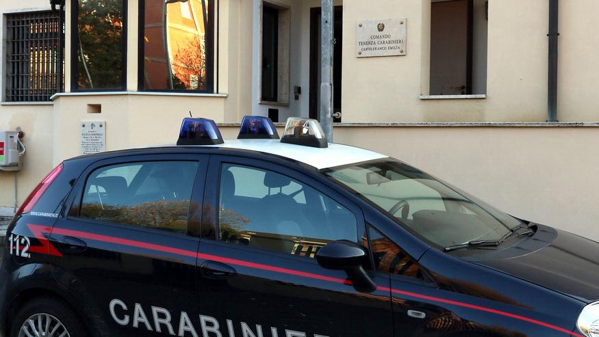 Martellate alla porta e minacce di morte all’ex compagna