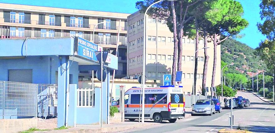 Sanità, la denuncia di un figlio: «Ho portato via mio padre 87enne dal pronto soccorso dopo 48 ore in corsia»