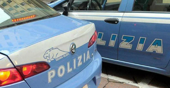 Mamma uccide il figlio tagliandogli la gola, il padre aveva avvertito: «È pericolosa»
