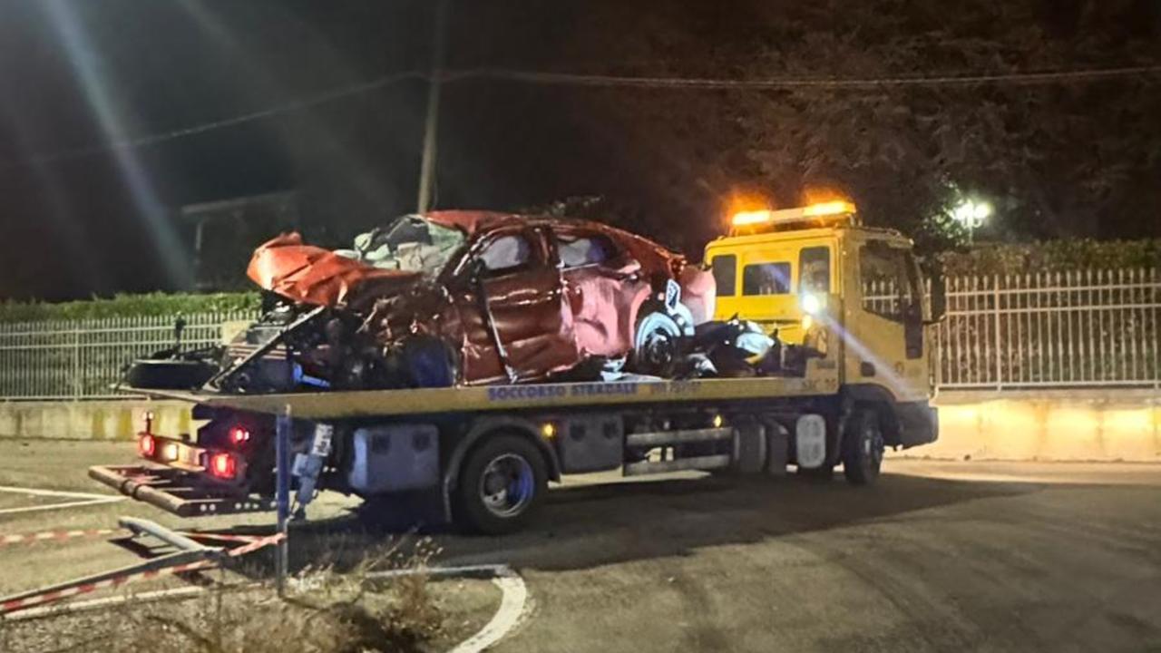 
	Il recupero dell'auto distrutta

