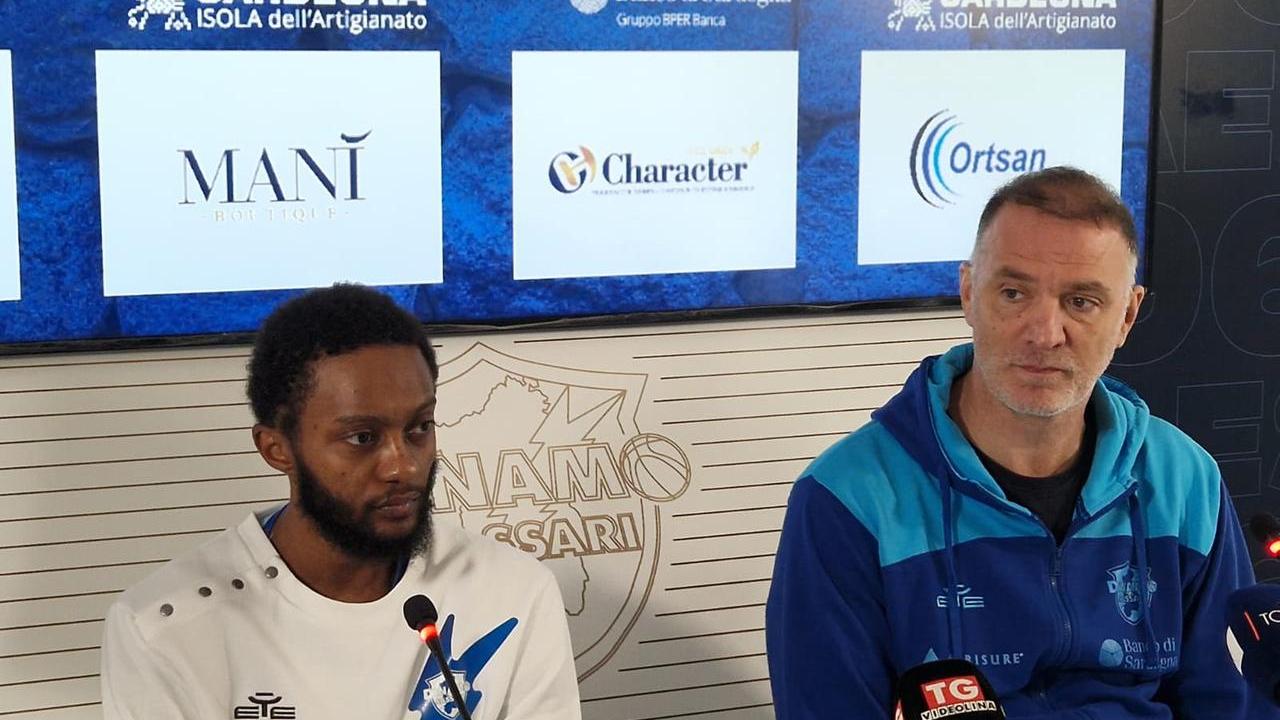 <strong>Desure Buie </strong>(a sinistra) e coach <strong>Veljko Mrsic</strong>