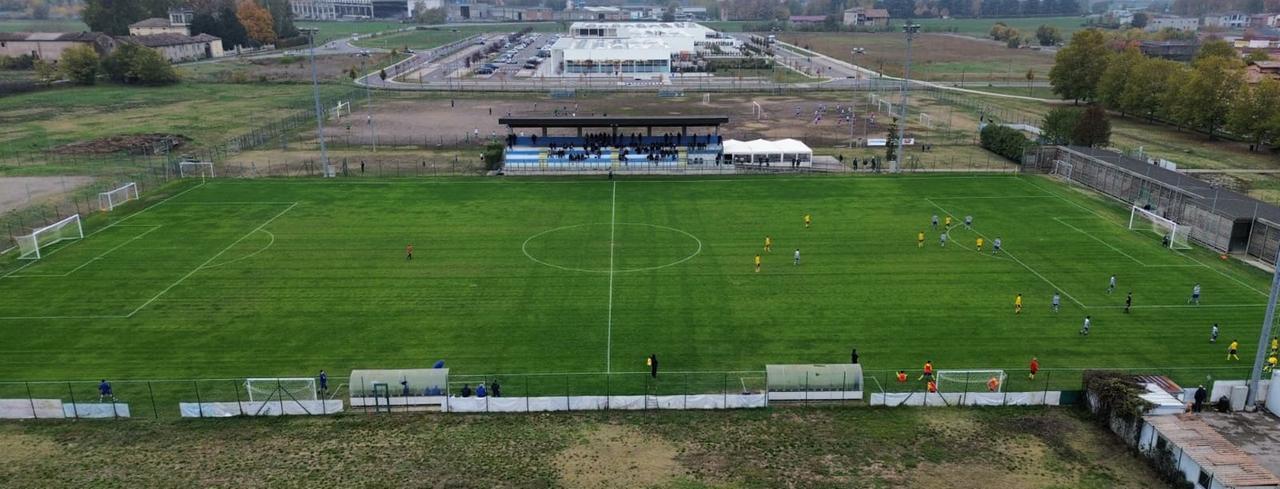 Ultras del Parma picchiano un giocatore dello Sporting Cavriago: «Aggredito perché indossava la sciarpa della Reggiana»