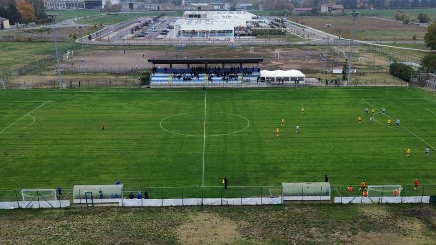 Ultras del Parma picchiano un giocatore dello Sporting Cavriago: «Aggredito perché indossava la sciarpa della Reggiana»