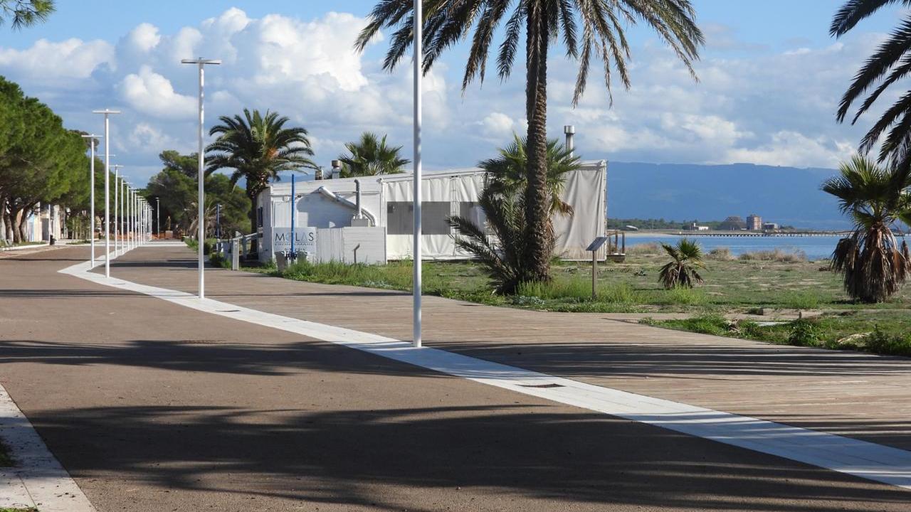 Polemica sul nuovo lungomare senza fogne, l’ufficio tecnico: «I servizi ci sono, gli allacci a carico dei privati»