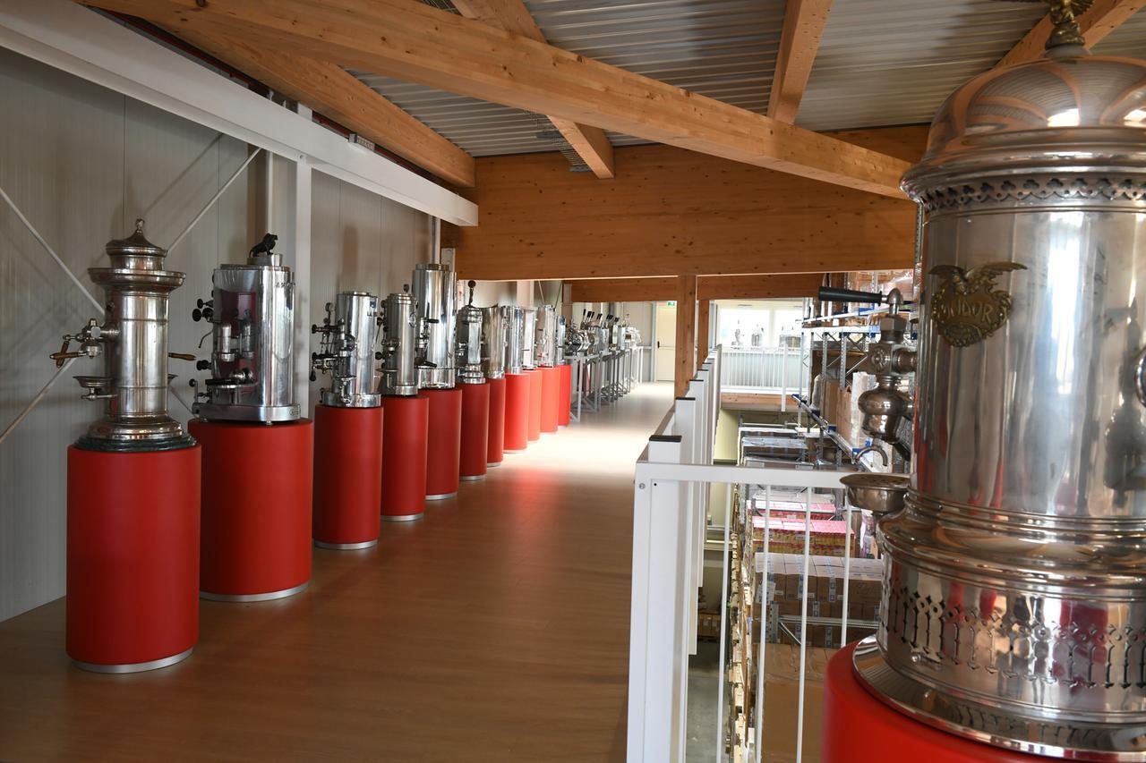 Caffè Cagliari apre le porte della sua collezione di macchine da caffè