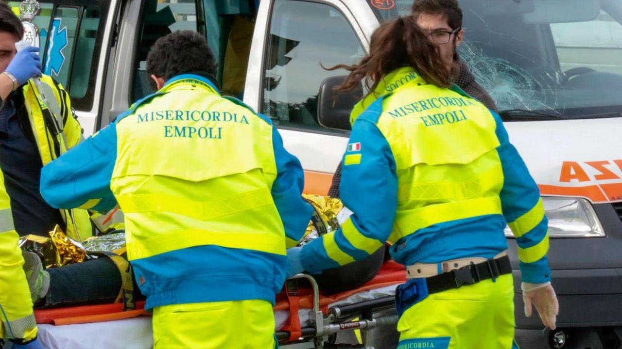 Un soccorso da parte dei volontari della Misericordia di Empoli (foto Facebook)