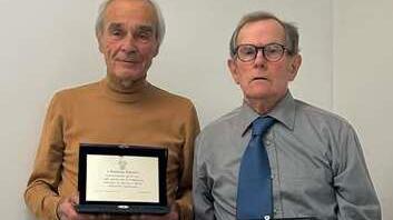Roberto Palandri (a sinistra) durante una premiazione della Misericordia