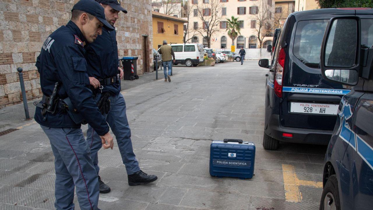 Gli agenti sul posto (foto Agenzia Bf)