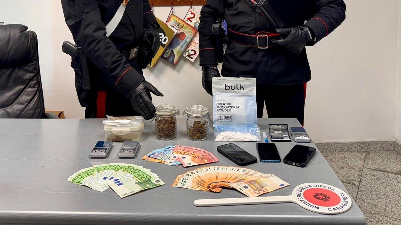 In auto con la cocaina: arrestati due pusher sul traghetto