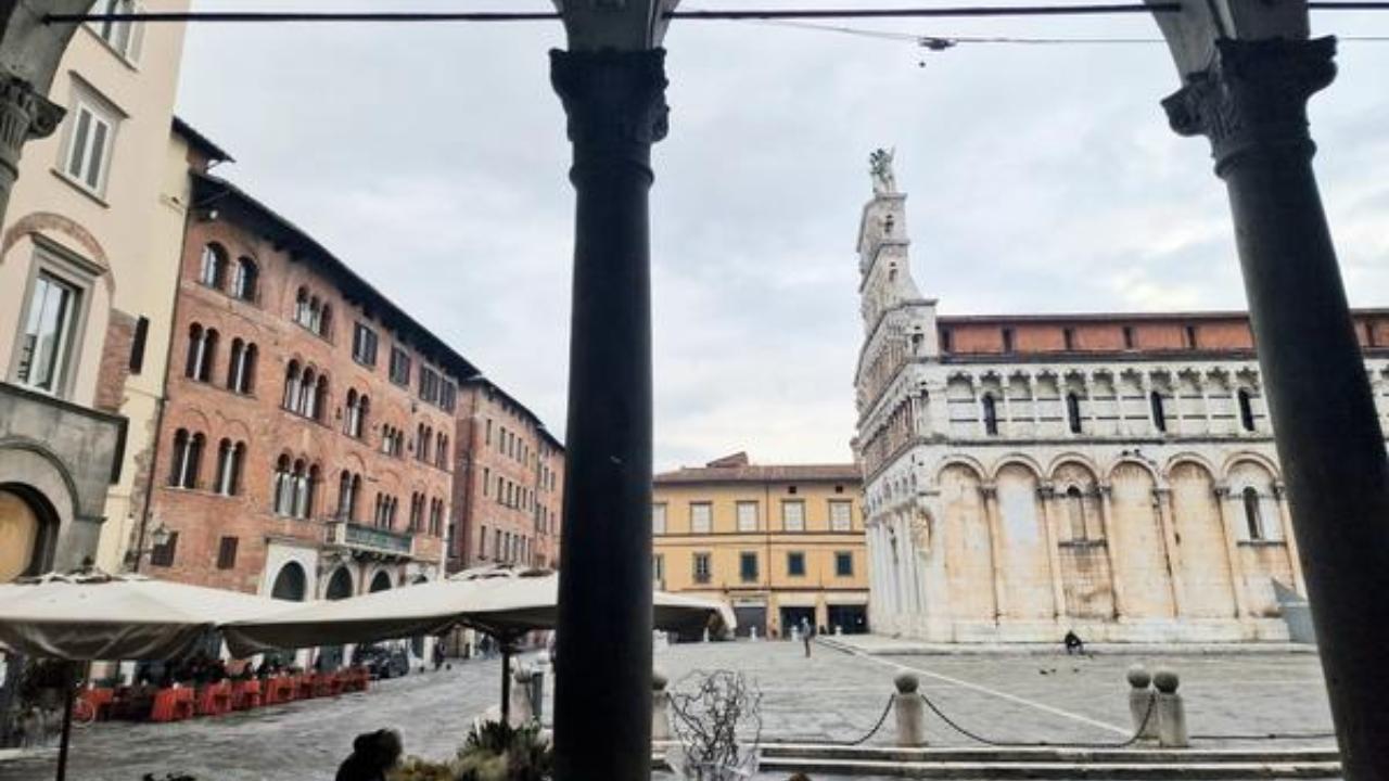 
	Il loggiato di piazza San Michele

